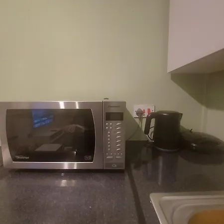 Private 1 Bed Flat Near The Aston Park *