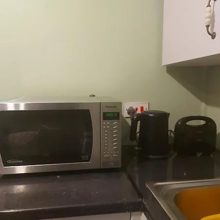 Private 1 Bed Flat Near The Aston Park
