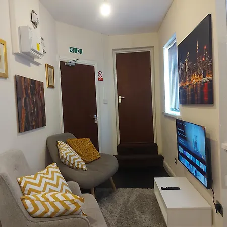 Private 1 Bed Flat Near The Aston Park Apartment