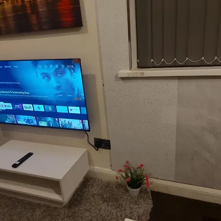 Private 1 Bed Flat Near The Aston Park Birmingham